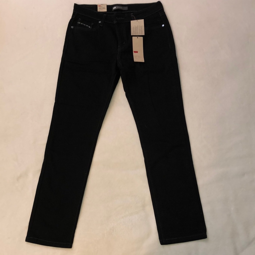 NWT Levi’s mid-rise skinny jet black jeans with silver embroidery on back pocket